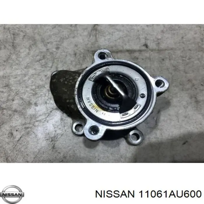 Корпус термостата на Nissan Primera (WP12)