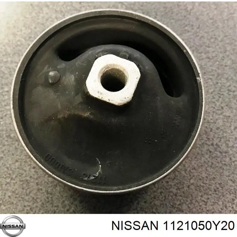 1121050Y20 Nissan подушка (опора двигуна, права)