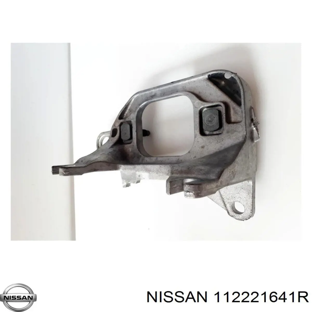 Кронштейн подушки (опори) двигуна, лівої Nissan/Infiniti 112221641R ціна, від 51.26 USD