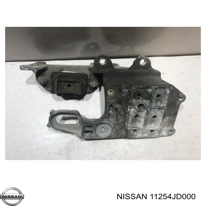 Кронштейн подушки (опори) двигуна, лівої Nissan/Infiniti 11254JD000