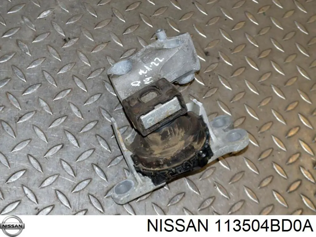 Подушка (опора) двигуна, верхня 113504BD0A Nissan/Infiniti