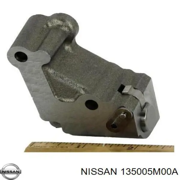 135005M00A Nissan кришка двигуна передня