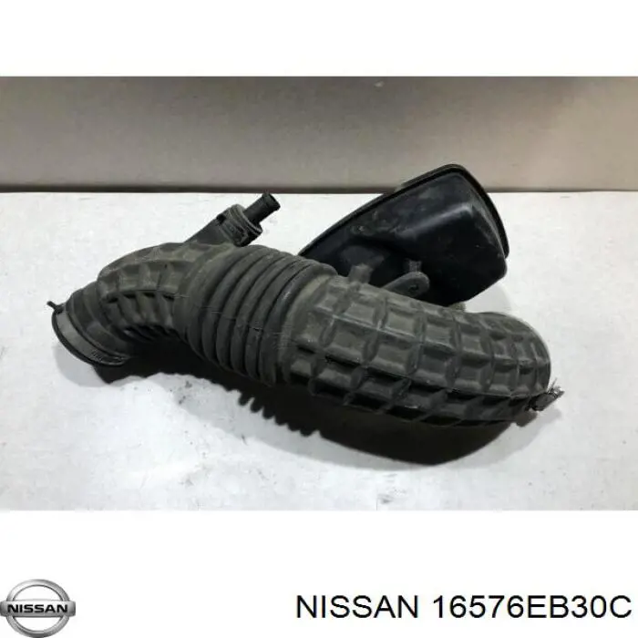 16576EB30C Nissan/Infiniti Патрубок повітряний, вихід повітряного фільтра
