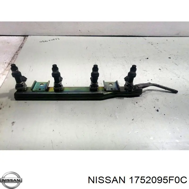 1752095F0C Nissan/Infiniti Розподільник палива