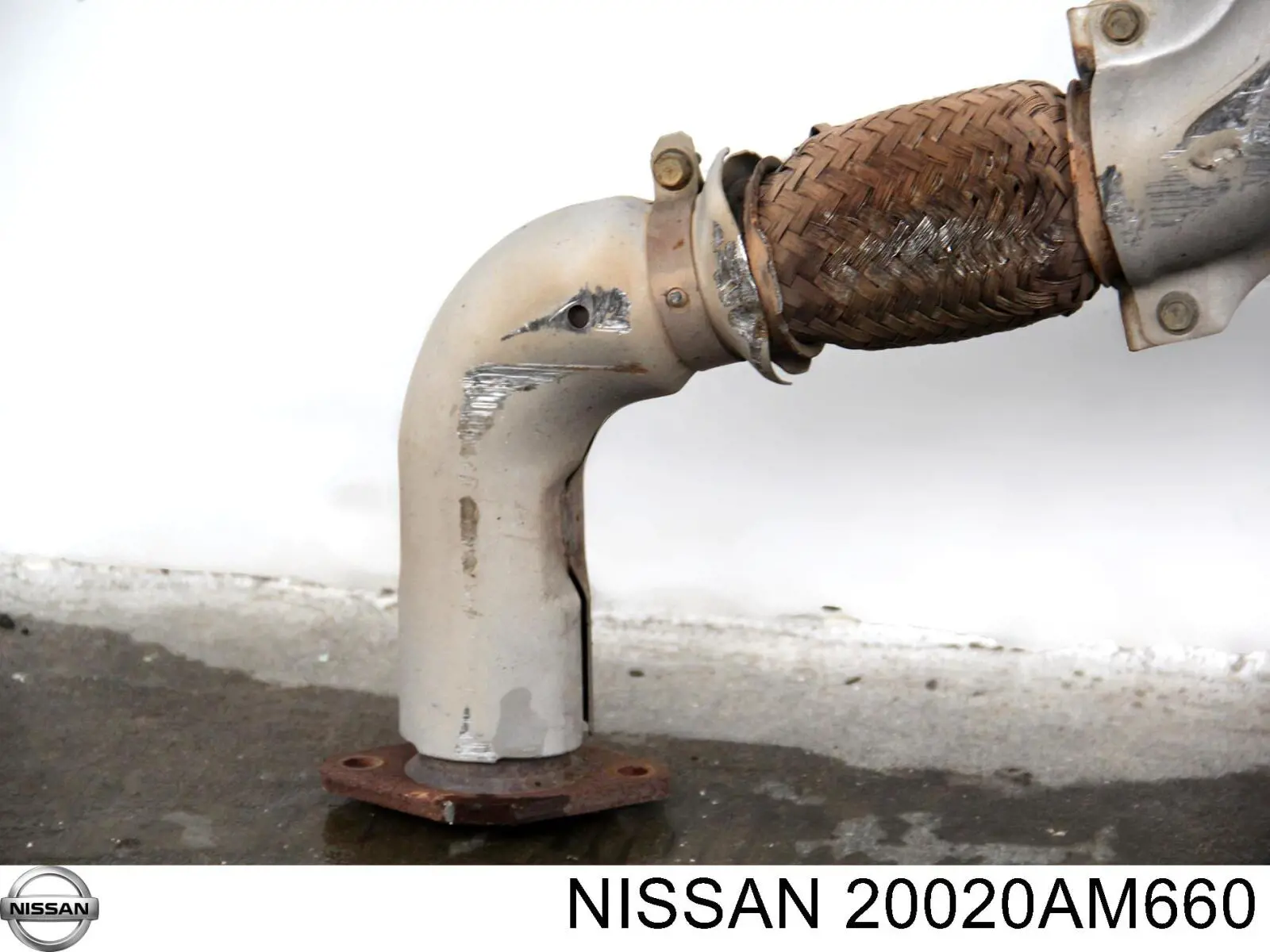 20020AM660 Nissan/Infiniti Глушник передній