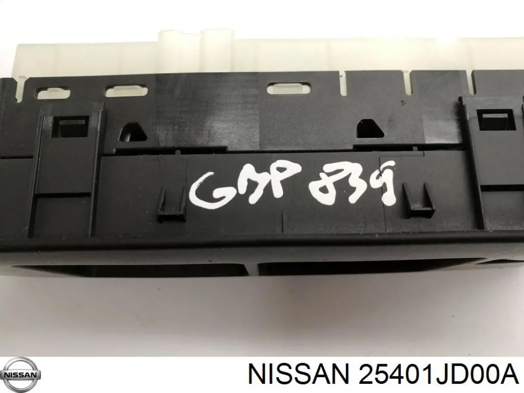 Кнопковий блок керування склопідіймачами передній лівий Nissan Qashqai 1 (J10) (Нісан Кашкай)