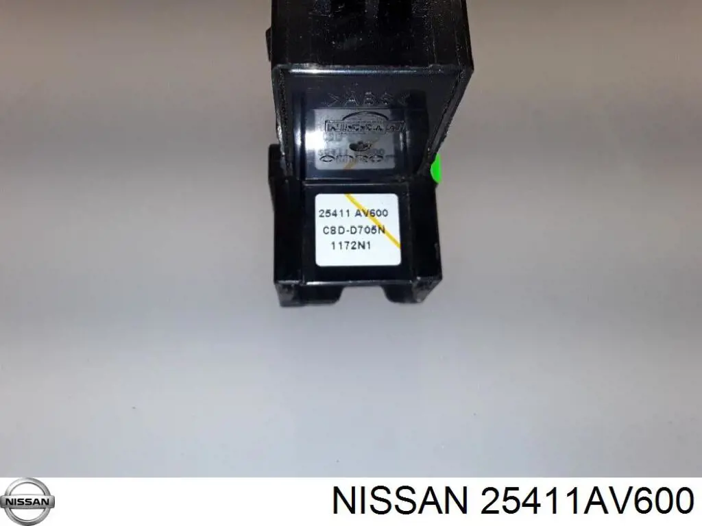 Кнопка вмикання двигуна склопідіймача задня Nissan/Infiniti 25411AV600 ціна, від 6.33 USD