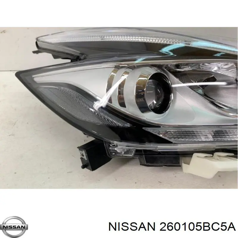 260105BC5A Nissan/Infiniti Фара передня права