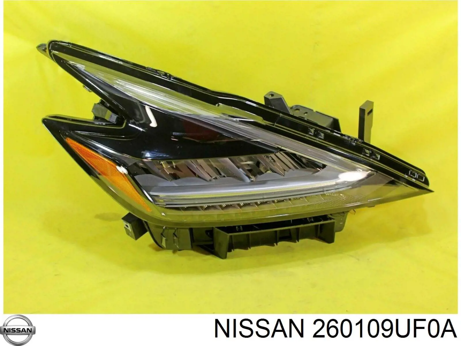 Фара права 260109UF0A Nissan