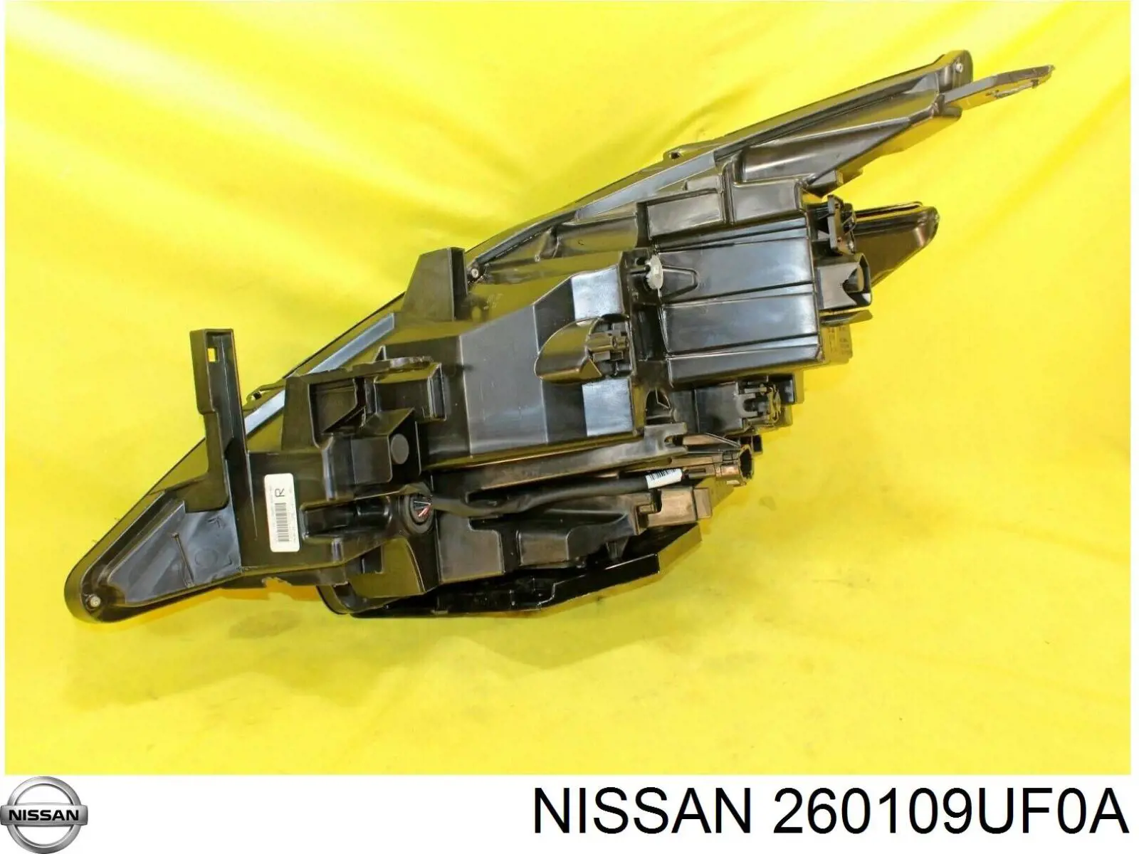 260109UF0A Nissan/Infiniti Основна фара - вставка
