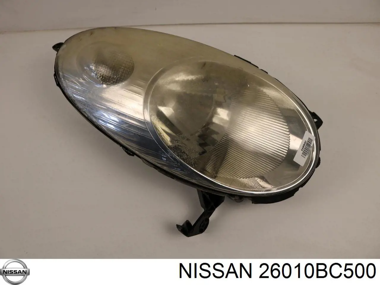 26010BC500 Nissan фара права