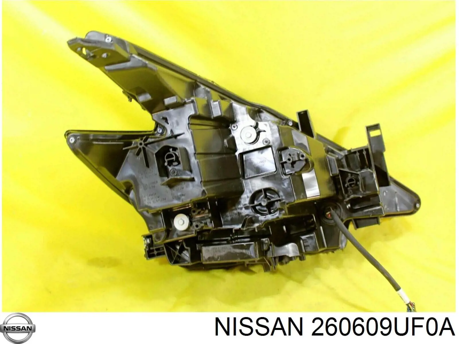 Фара ліва 260609UF0A Nissan/Infiniti