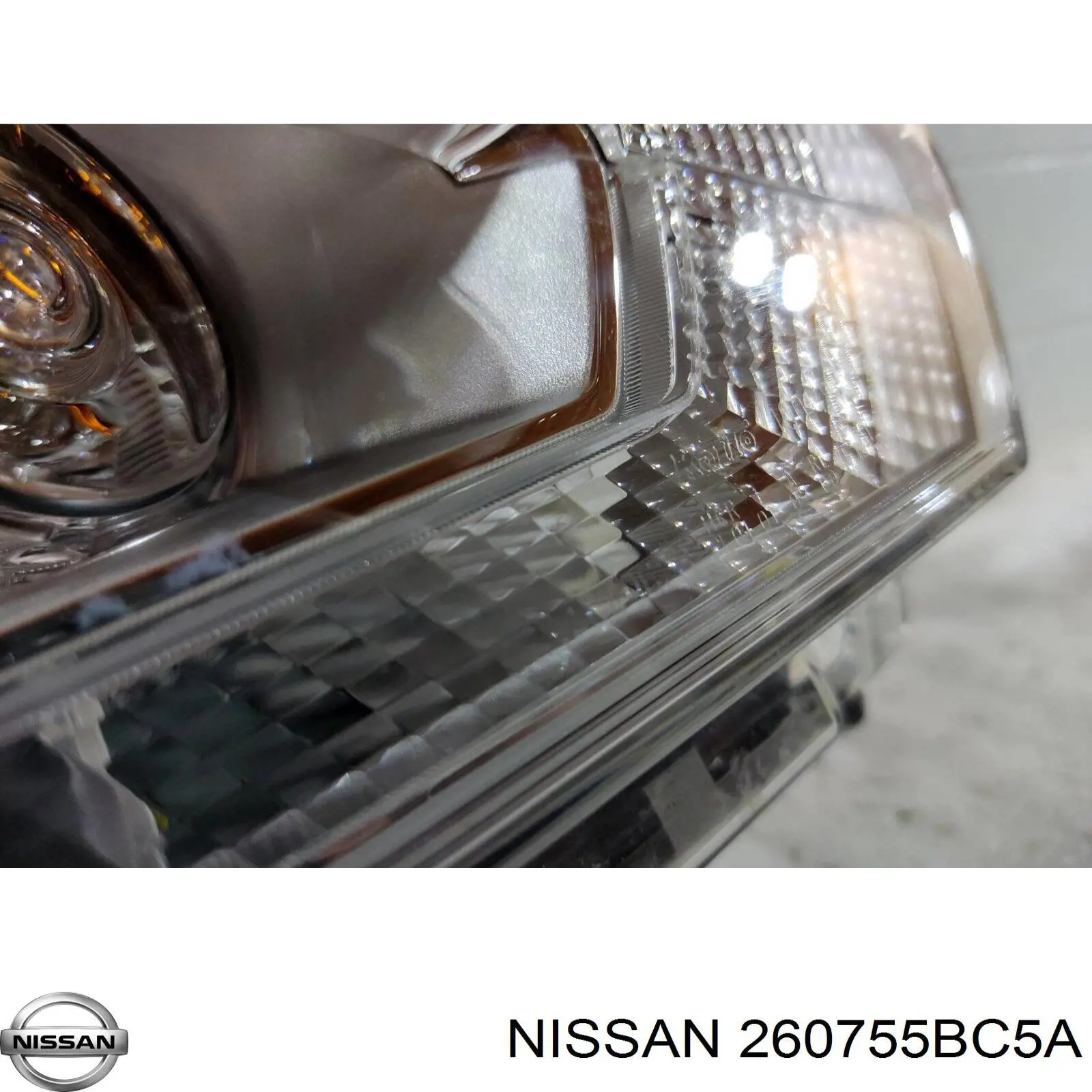 Фара ліва 260755BC5A Nissan/Infiniti