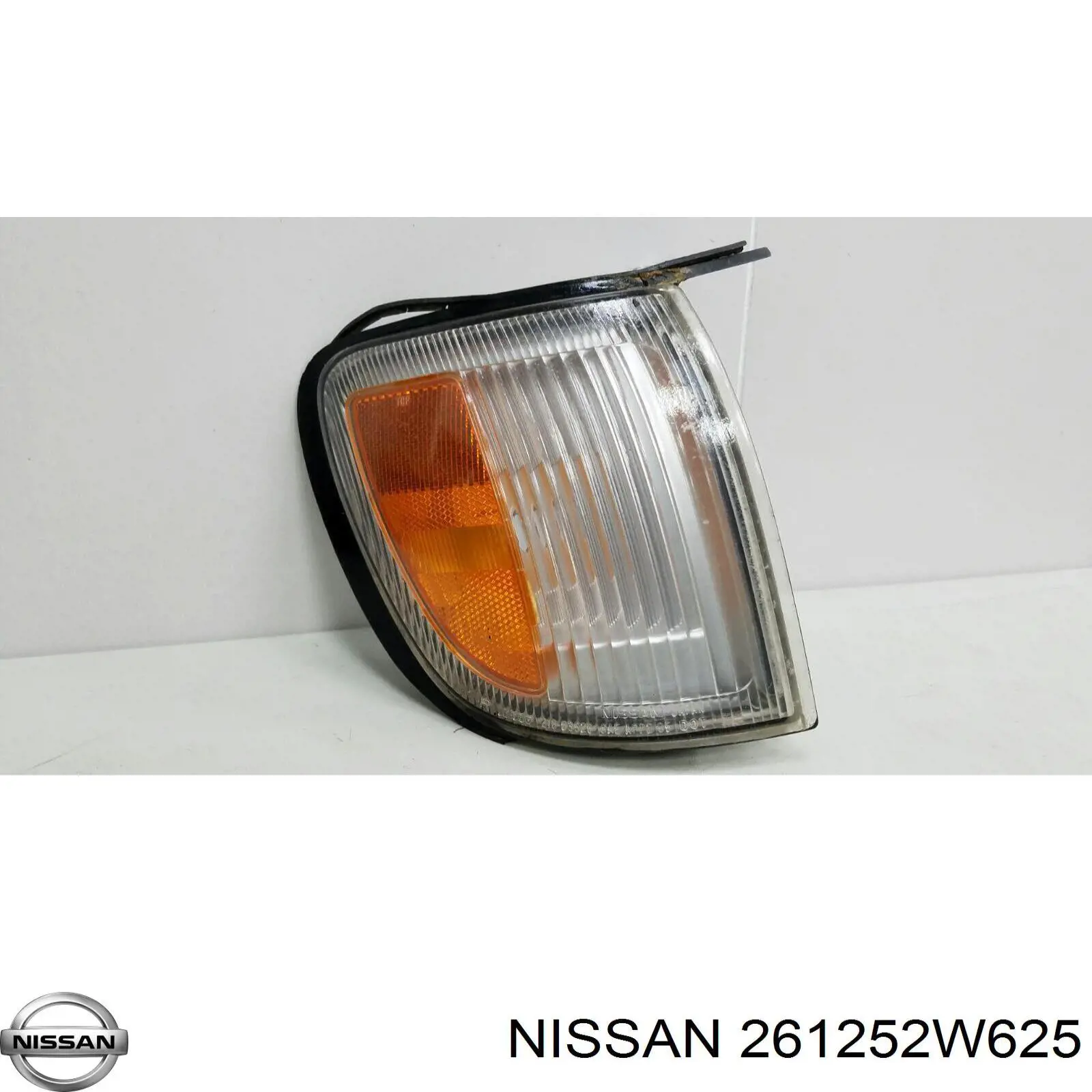 261252W625 Nissan/Infiniti Габарит-покажчик повороту, лівий