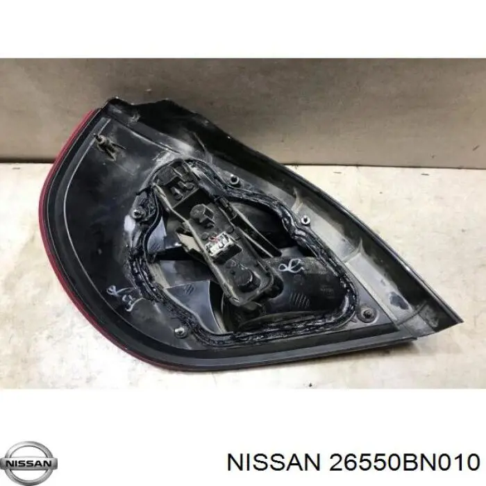Задній правий стоп Nissan Almera II
