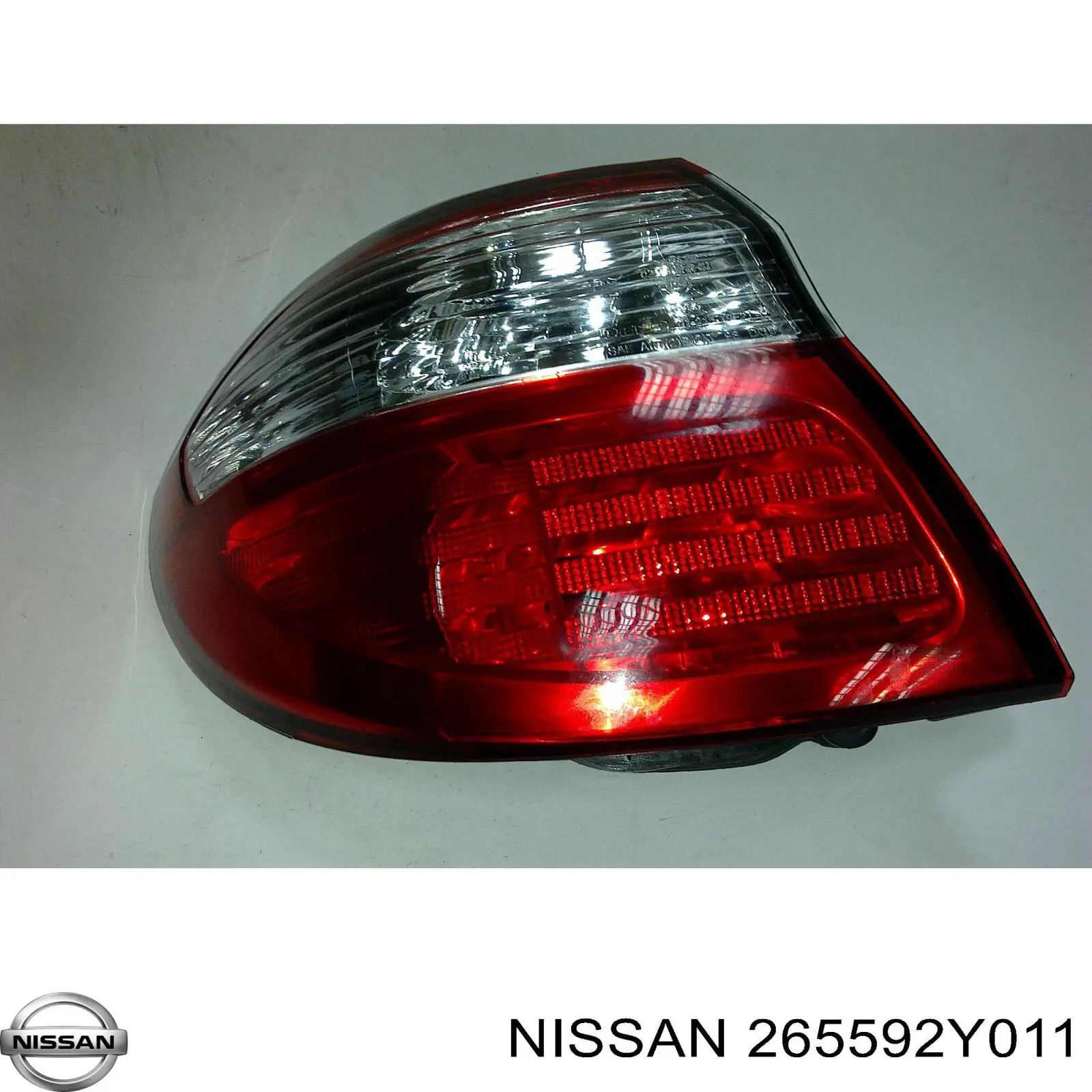 265592Y011 Nissan ліхтар задній лівий, зовнішній