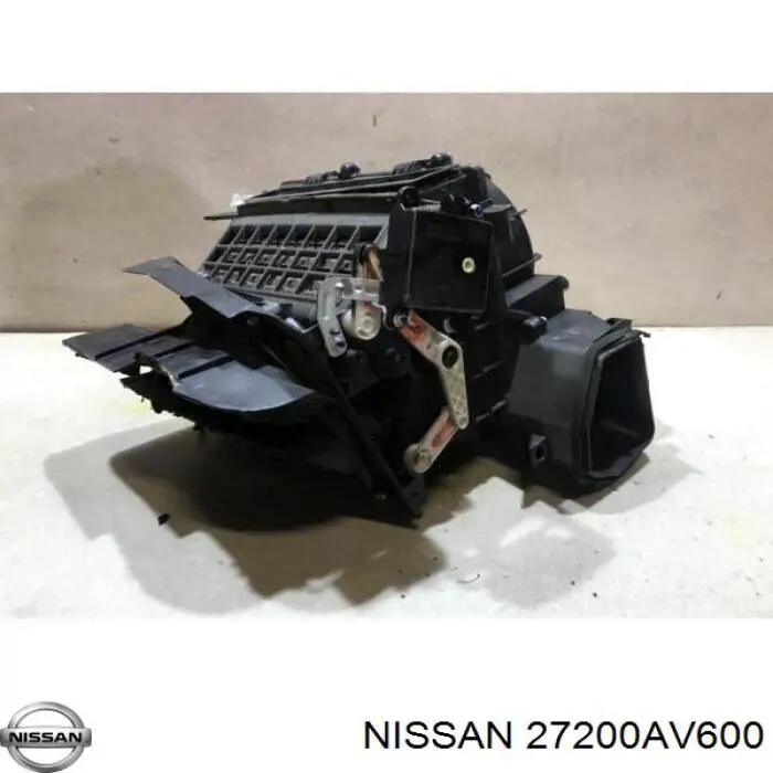 Двигун вентилятора пічки (обігрівача салону) Nissan Almera 2 (N16) (Нісан Альмера)