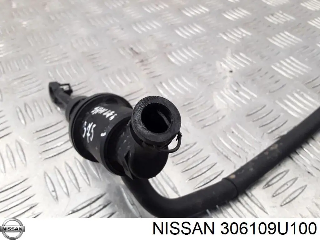 Головний циліндр зчеплення на Nissan Micra C+C 