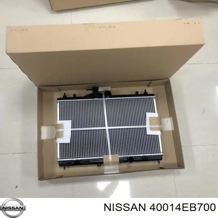 Цапфа - поворотний кулак передній, правий 40014EB700 Nissan/Infiniti
