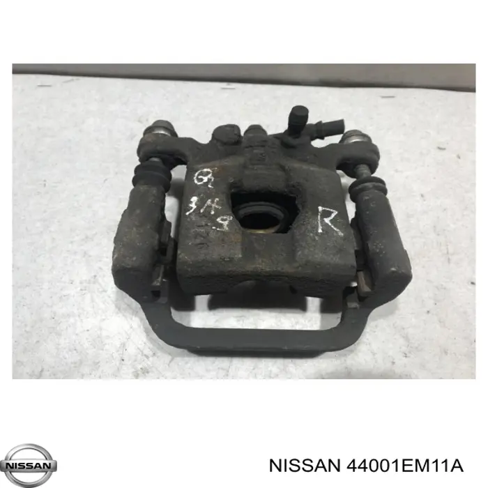 Купити 44001EM11A Nissan/Infiniti Супорт задній правий