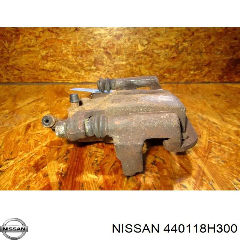 Купити 440118H300 Nissan/Infiniti Супорт задній лівий