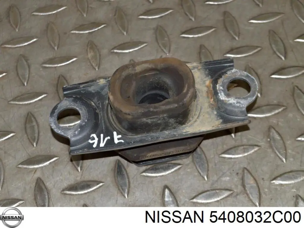 Купити 5408032C00 Nissan/Infiniti Опора кріплення торсиона переднього