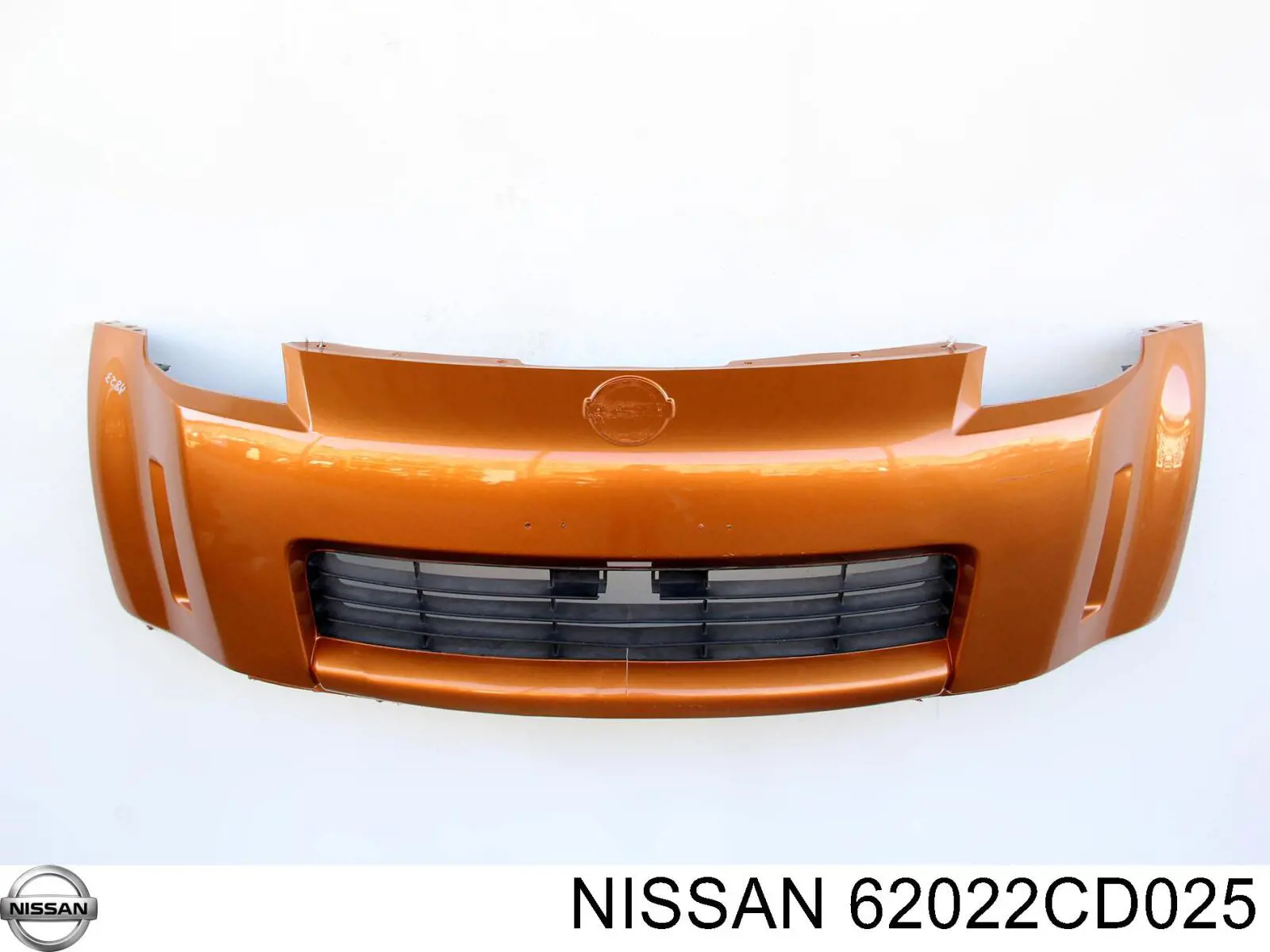 Передній бампер 62022CD025 Nissan/Infiniti