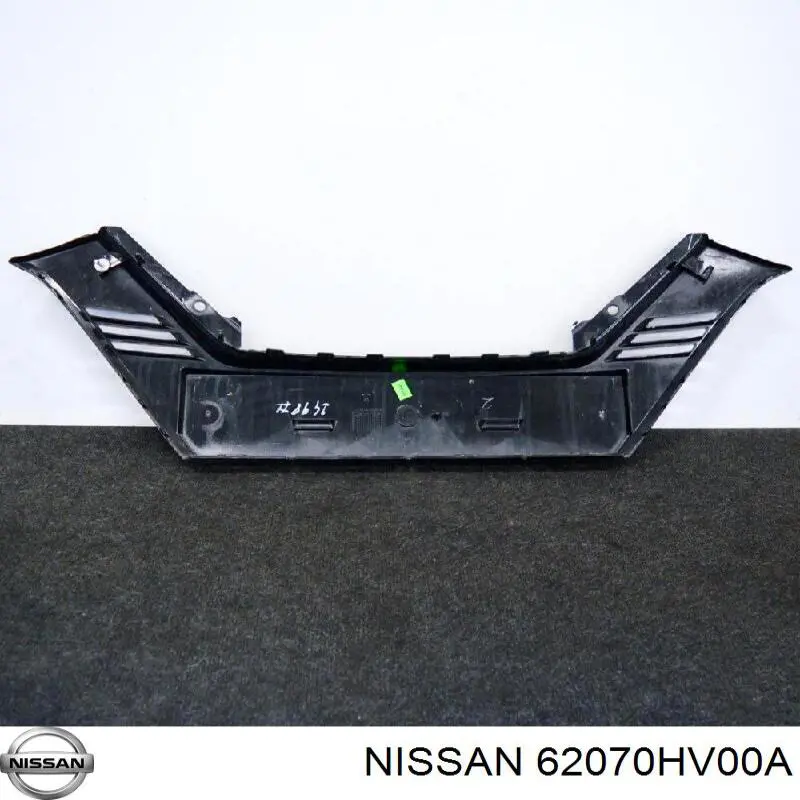 Накладка бампера переднього, центральна Nissan Qashqai 2 (J11) (Нісан Кашкай)