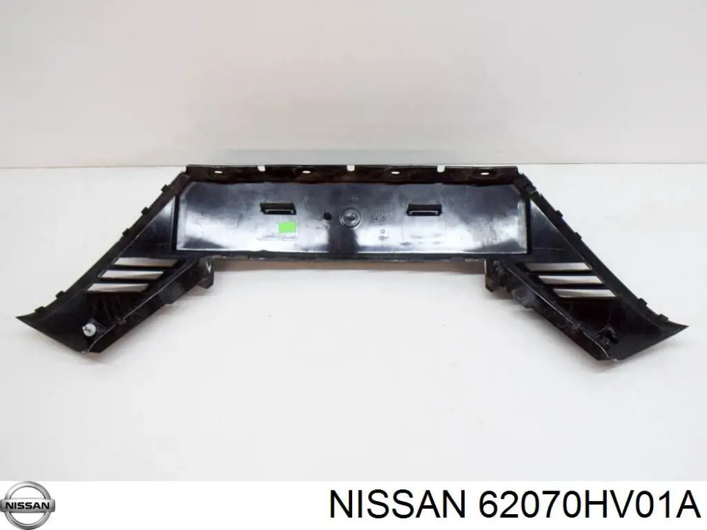 Купити 62070HV01A Nissan/Infiniti Накладка бампера переднього, центральна