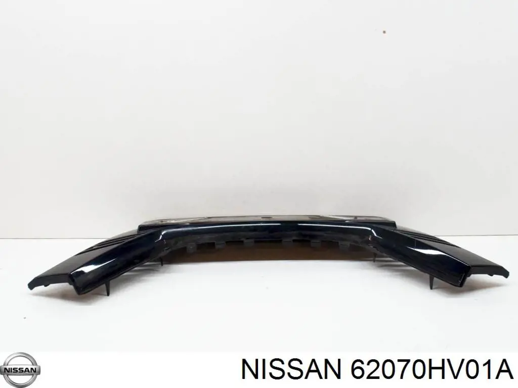 Накладка бампера переднього, центральна 62070HV01A Nissan/Infiniti
