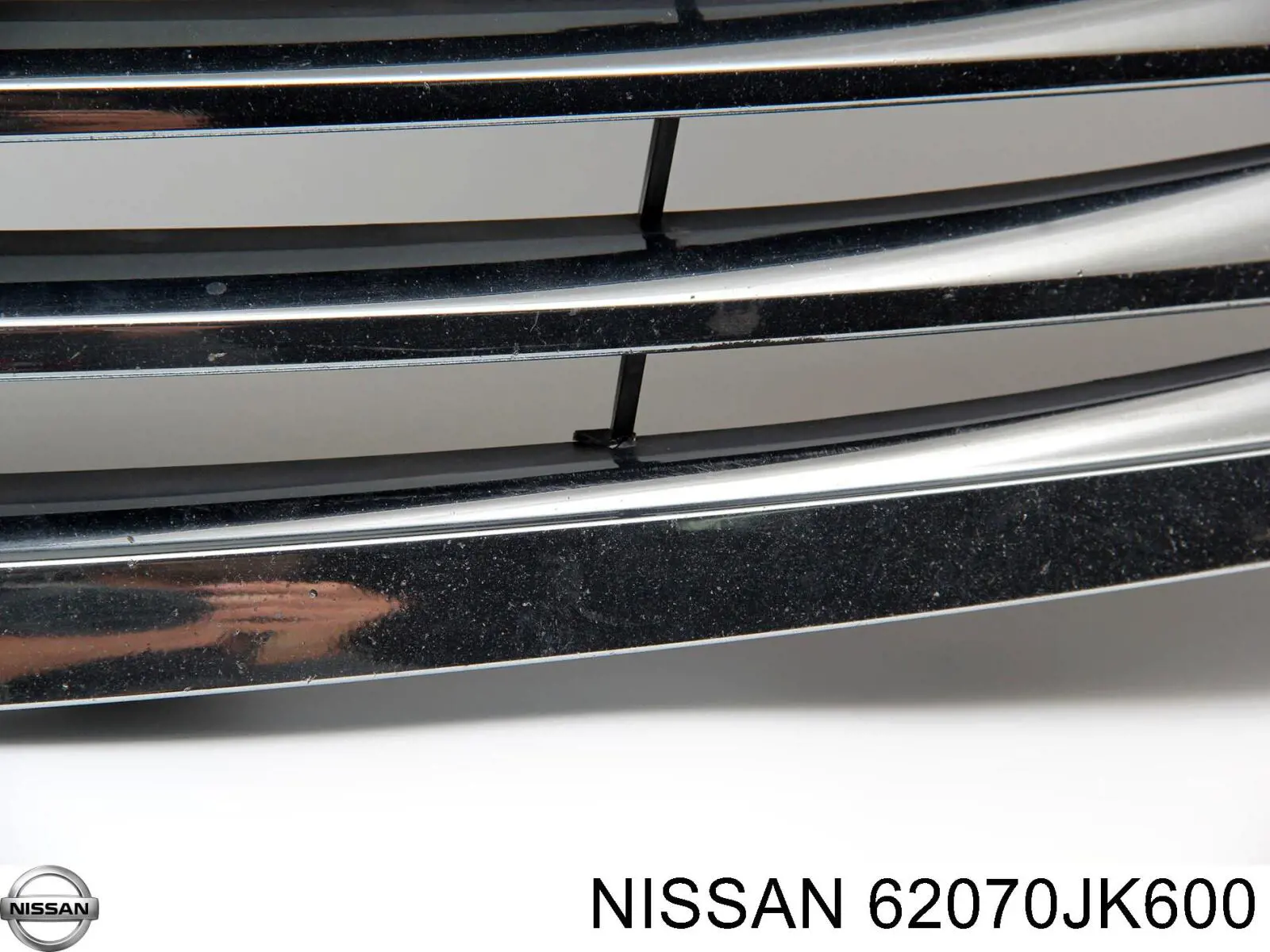 62070JK600 Nissan/Infiniti Решітка радіатора