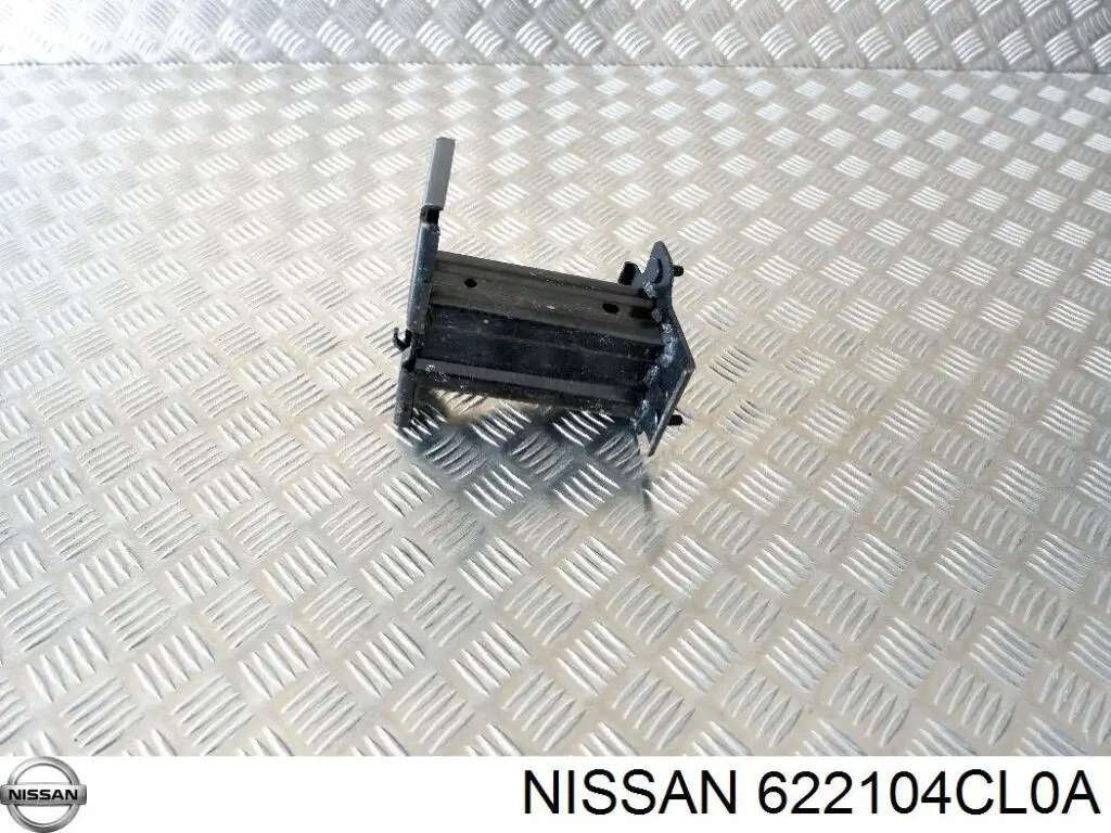 622104CL0A Nissan/Infiniti Кронштейн підсилювача переднього бампера