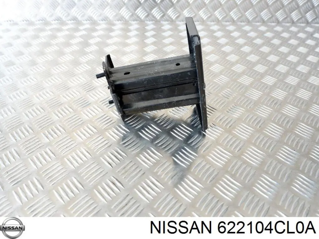 Кронштейн підсилювача переднього бампера 622104CL0A Nissan/Infiniti