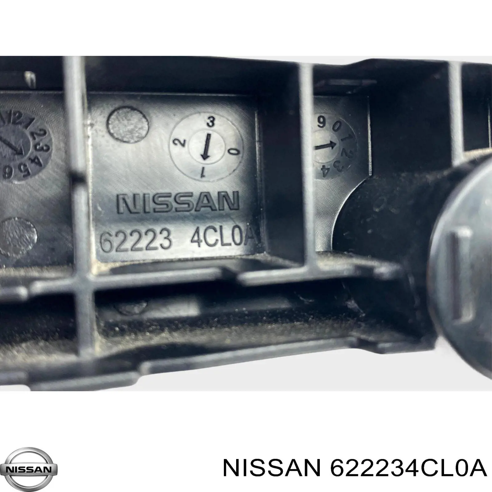 Ліве кріплення переднього бампера 622234CL0A NISSAN