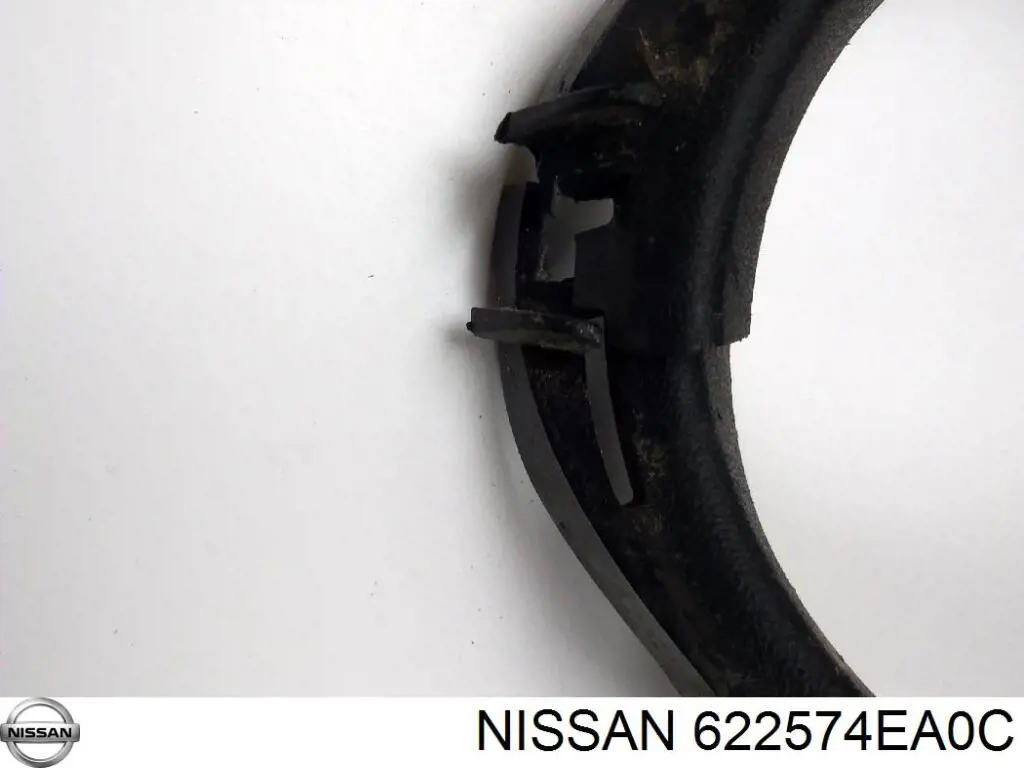 Обід (окантовка) фари протитуманної, лівої 622574EA0C Nissan/Infiniti