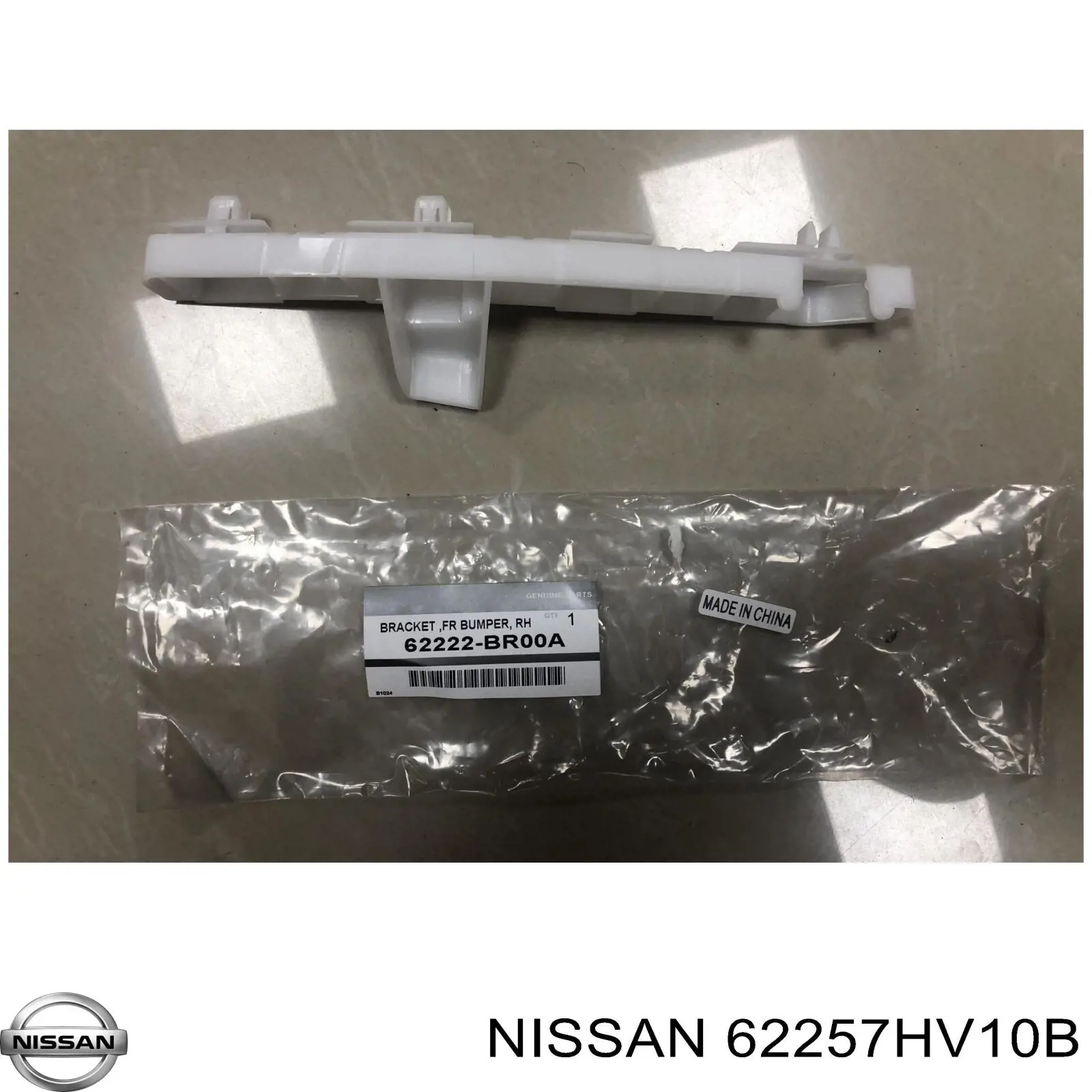 Решітка переднього бампера, ліва 62257HV10B Nissan/Infiniti