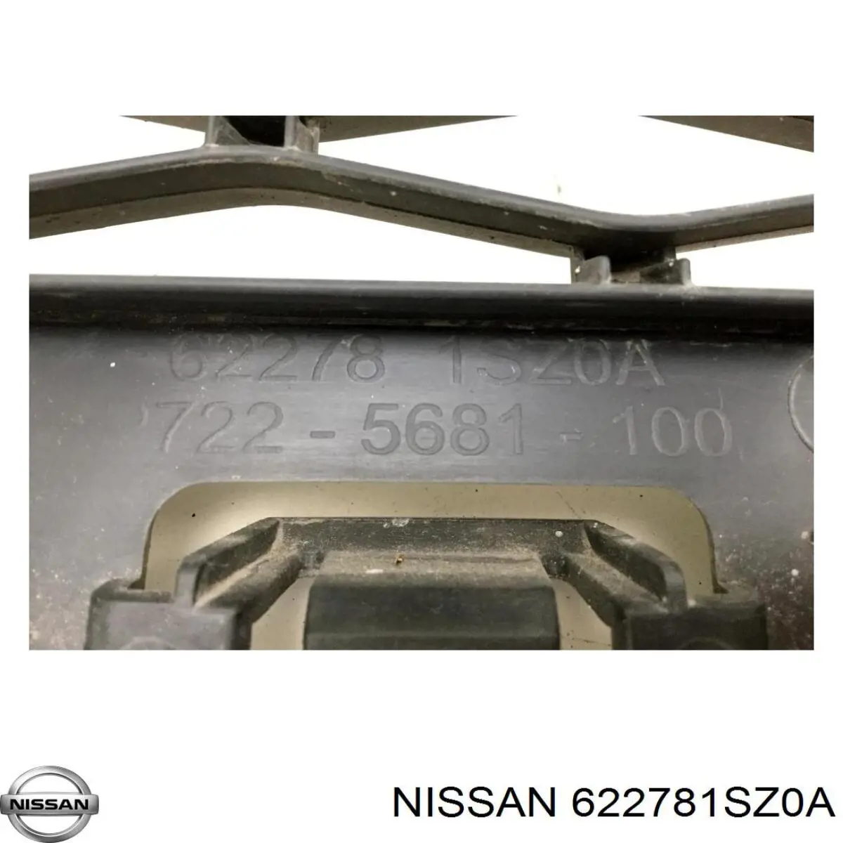 Решітка переднього бампера 622781SZ0A Nissan/Infiniti