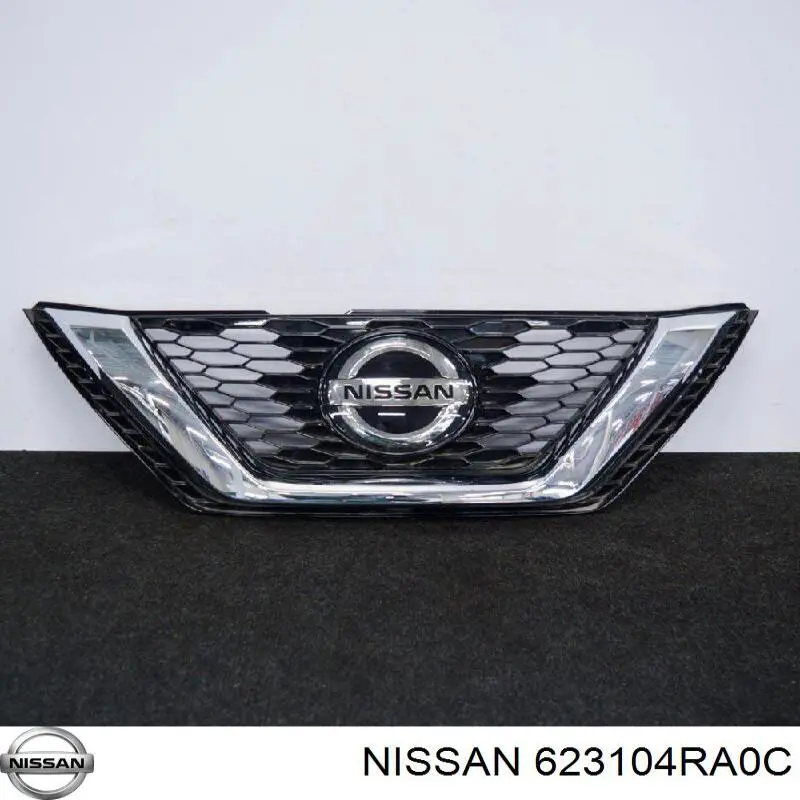 Решітка радіатора 623104RA0C Nissan/Infiniti