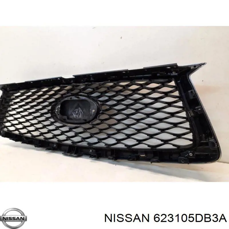 Решітка радіатора 623105DB3A Nissan/Infiniti