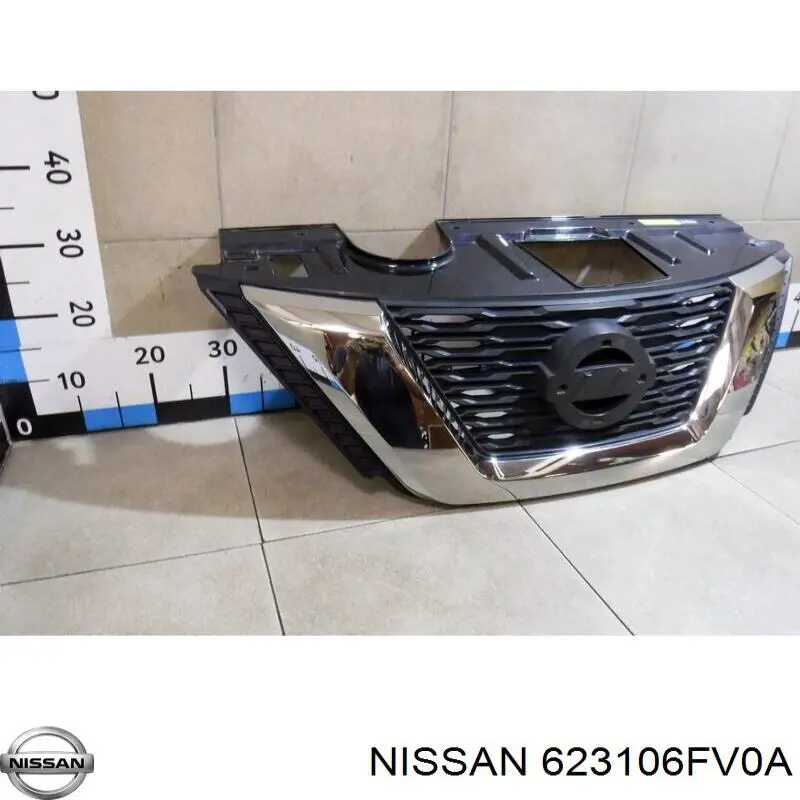 Облицювання радіатора Nissan/Infiniti 623106FV0A ціна, від 55.37 USD