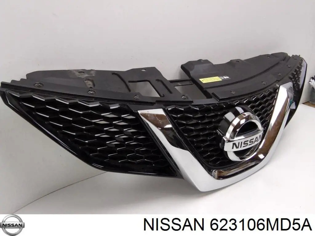 Решітка радіатора 623106MD5A Nissan/Infiniti