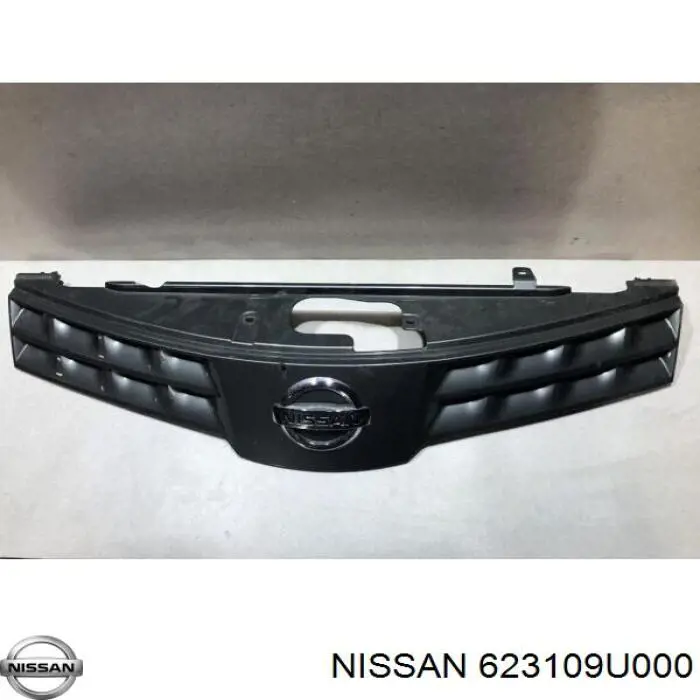 Купити Решітка радіатора Nissan Note  E11