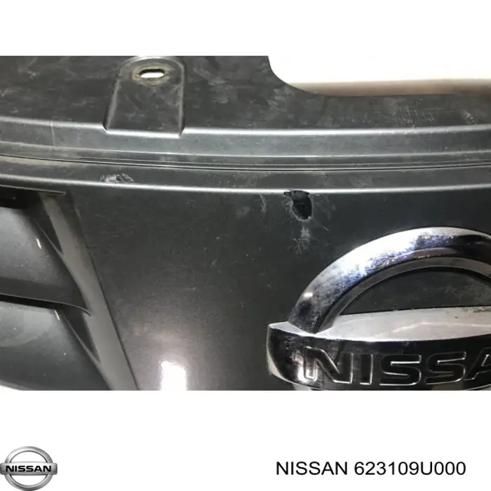 Решітка радіатора Nissan Note 