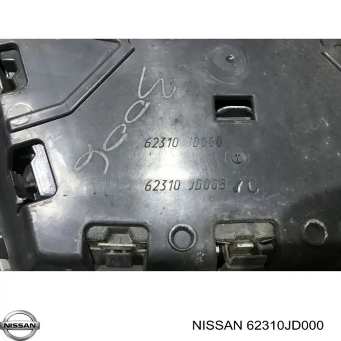Решетка радиатора на Nissan Qashqai I 