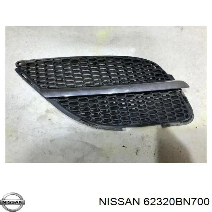 Решітка радіатора права Nissan/Infiniti 62320BN700 ціна, від 20.80 USD