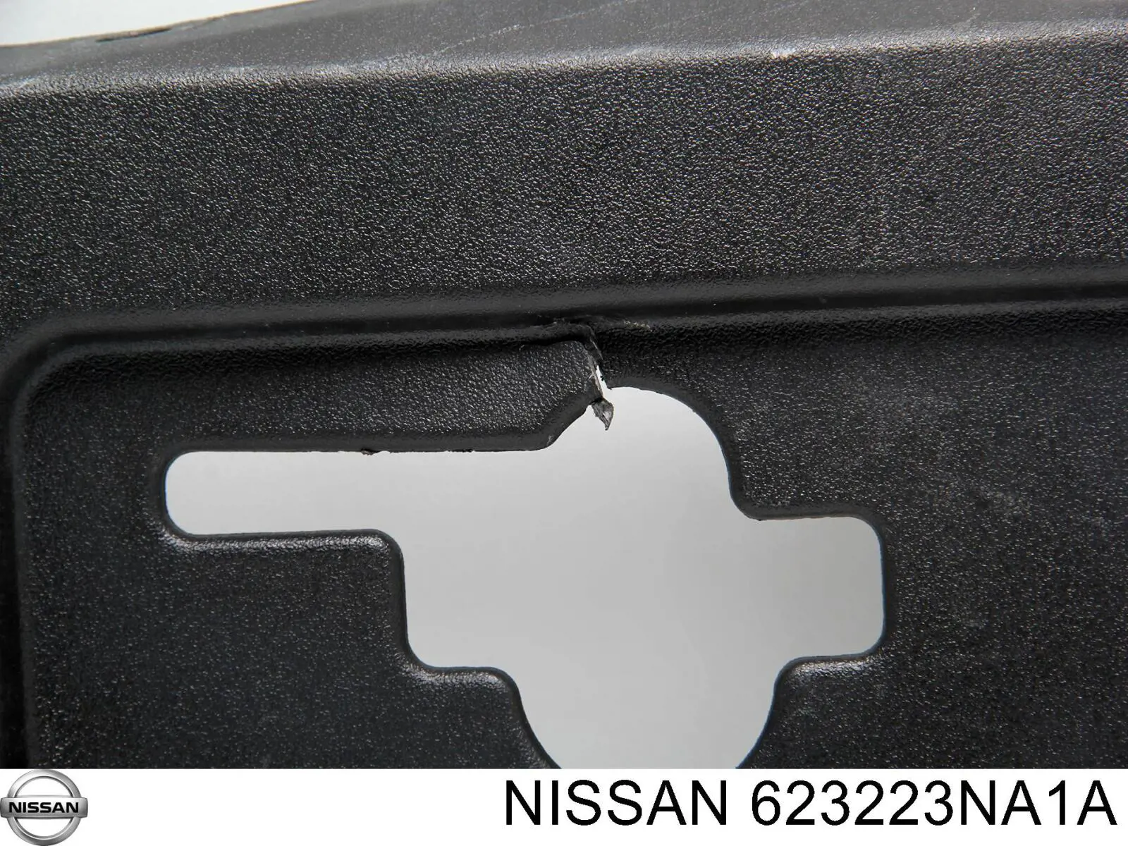 623223NA1A Nissan/Infiniti Накладка верхня передній панелі / супорта радіатора