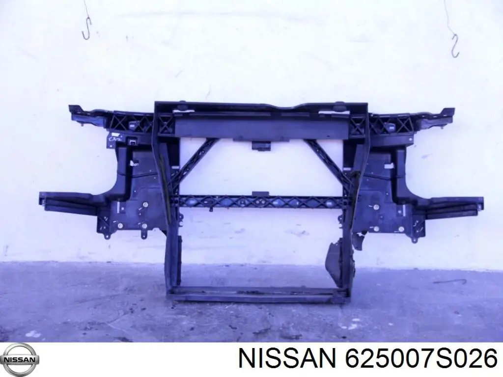 Установча панель передня 625007S026 NISSAN