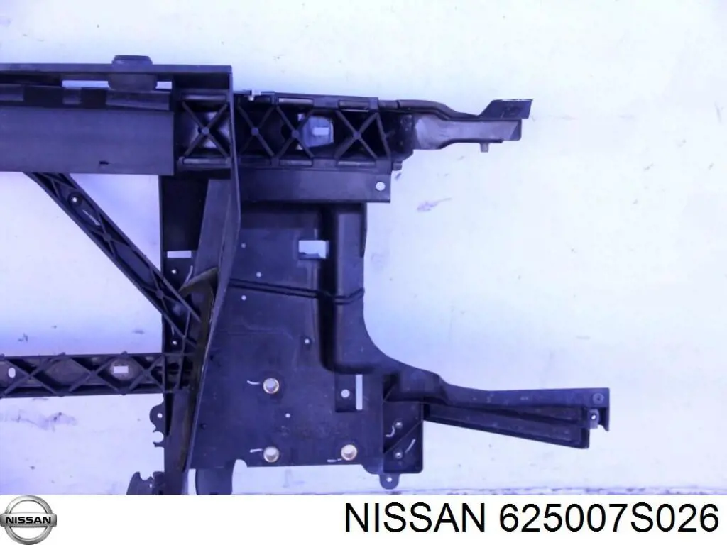 Купити 625007S026 Nissan/Infiniti Установча панель передня