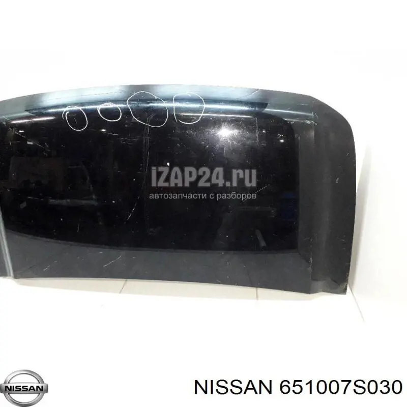 Капот - поврежденный на Nissan Armada TA60 