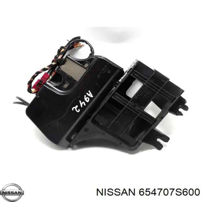 654707S600 Nissan/Infiniti Опора капота права